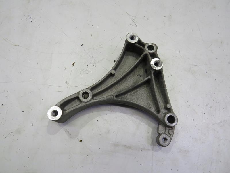 55568857 Bracket