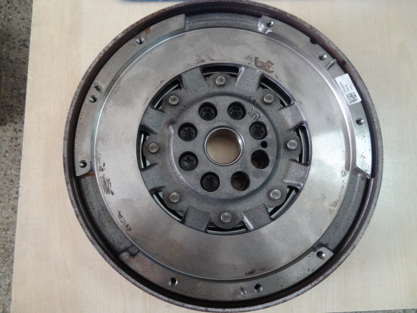 LUK-415056410 Volan-(Nissan  Qashqai-X-Trail  1.6dci  11/ Renault  Megane - Scenic  1.6dci  11/ )